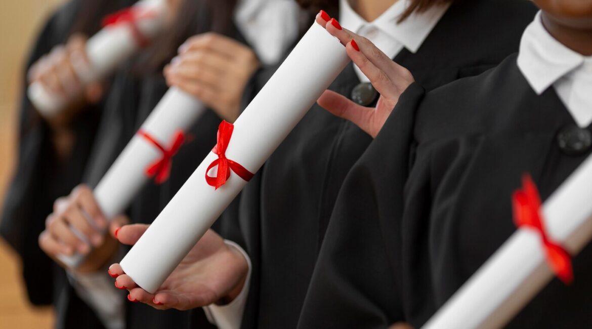 close-up-people-graduating-with-diplomas_23-2148950541
